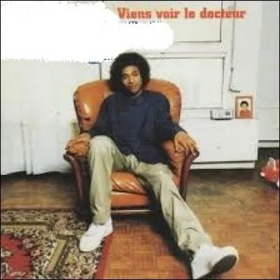 En 1996, quel rappeur français interprète le tube "Viens voir le docteur" ?