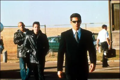 Individu chargé d'exécuter certaines basses besognes ; homme de main :