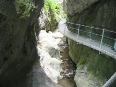 Dans quelle région pouvez-vous visiter les gorges de la Fou ?