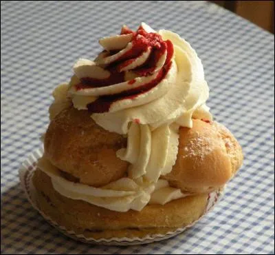 Voici le saint-honoré, le saint patron des boulangers. Le fête du pain coïncide avec le jour choisi pour le célébrer. C'est le :