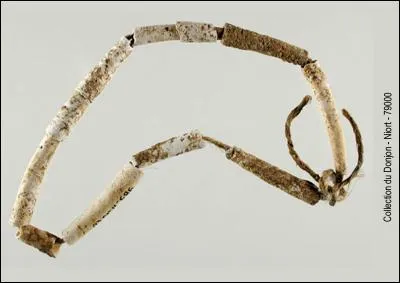 Quel matériau est utilisé pour réaliser ce collier ?