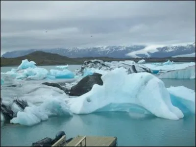 Comment se nomme le spectaculaire lagon glaciaire de la côte sud né de la rencontre entre le plus vaste glacier d'Europe et l'océan Atlantique ?