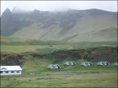 Quelle particularité la grande majorité des maisons islandaises présentent-elles ?