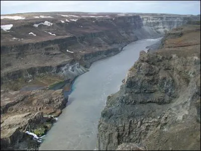 Comment pourrait-on décrire les paysages que vous rencontrerez au centre de l'Islande ?