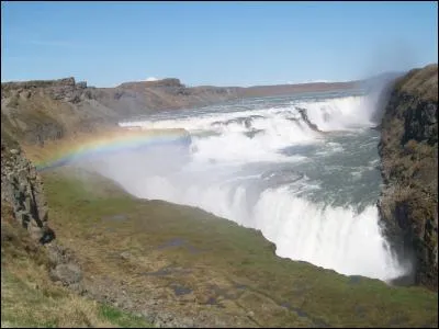 Sous quelle appellation regroupe-t-on les trois sites touristiques majeurs de l'Islande situés à proximité les uns des autres et de la capitale, Reykjavik (la cascade de Gullfoss, la faille de Thingvellir et le site géothermique de Geysir) ?