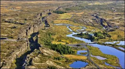 Le site de Thingvellir est remarquable, non seulement d'un point de vue géologique, mais aussi d'un point de vue politique. Pourquoi ce site est-il un grand lieu de l'histoire politique islandaise et même européenne ?
