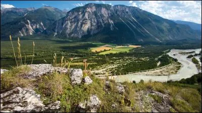 Dans quel pays le Rhône prend-il sa source ?