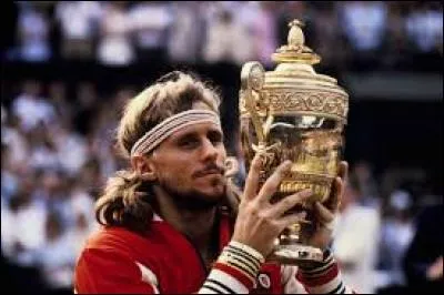 Qui remporta le tournoi de Roland-Garros en 1974 ?