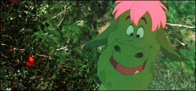 De quelle couleur sont les cheveux d'Elliot dans le film "Peter et Elliott le dragon" ?