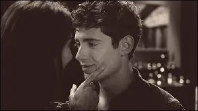 Dans la saison 1, avec qui sort Wren ?