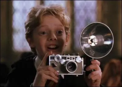 Qui a dit "Une photo dédicacée ? Tu dédicaces des photos, maintenant ?" ?