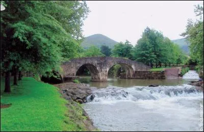 La Nivelle, petit fleuve de 45 km, naît dans les montagnes espagnoles. Quel est son principal intérêt ?