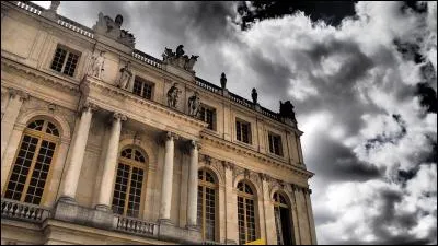 Le premier traité de Versailles fut signé le 1er mai...