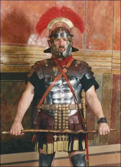 Sous leurs ordres se trouvent 60 officiers subalternes. Qui sont-ils ?