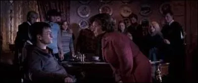 Dans "Harry Potter et l'Ordre du Phénix", qui a trahi l'armée ?