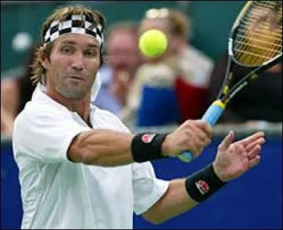 Né le 27 mai 1965 à Melbourne, il a été joueur de tennis professionnel de 1982 à 1997. Qui a remporté Wimbledon en 1987 ?