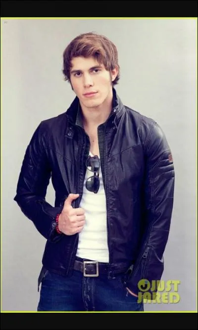 Ryder a une relation par messages avec :