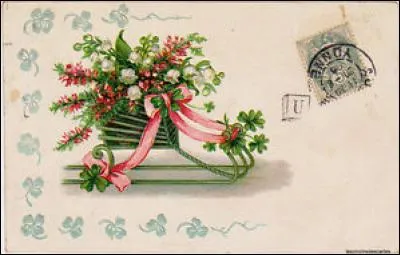 Une composition fort délicate, toute en légèreté qui glisse vers vous dans un ----- à la structure aérienne.