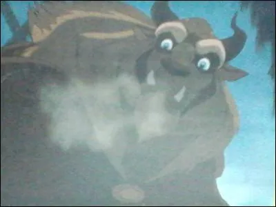 Qu'est-ce que Belle reconnaît chez la Bête même après sa métamorphose en prince ?