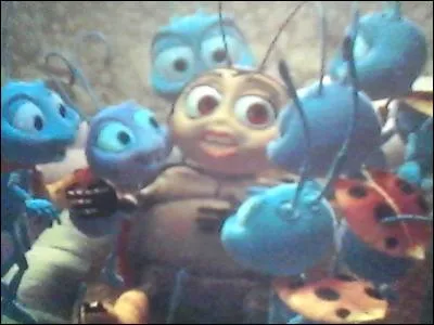 Quel est le nom de la coccinelle dans "1001 Pattes" ?