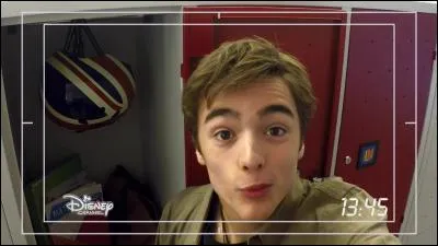 Comment s'appelle Alex ?