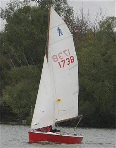 Le Mousse est un petit dériveur des années 1950. Quel est le nom de l'architecte l'ayant créé ?