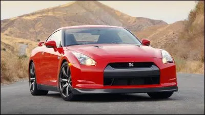 Je suis deux fois moins coûteuse que ma principale concurrente la Porsche 911 Turbo et on me surnomme "Godzilla".