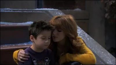 Dans "Shake It Up", qui est la grande sur de Flynn ?