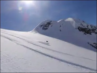 En ski, en Europe, quel est le niveau de difficulté des pistes "noires" ?