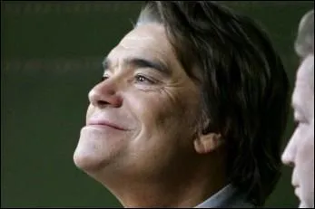 Le Club Med accuse Bernard Tapie d'avoir manipul son cours de Bourse. en diffusant de fausses informations. Comment la loi punit-elle ces manipulations?