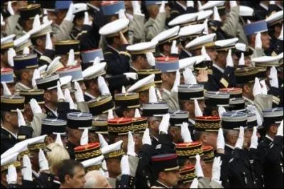 Comment 19 entreprises de dmnagement se sont-elles entendues sur le dos de l'arme?