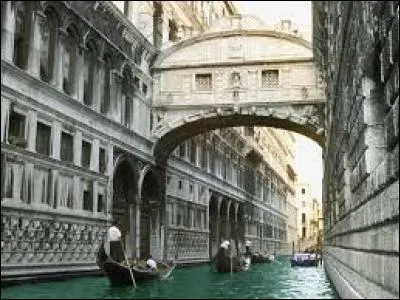 Dans quel pays pourrez-vous admirer le Pont des Soupirs construit au XVIIe siècle ?