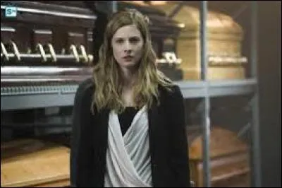 En rapport avec les précédentes questions, où Caroline veut-elle envoyer Valérie ?