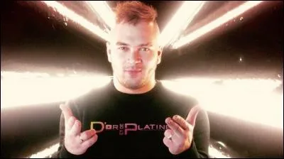 Il est l'auteur et chanteur de nombreuses chansons comme "Wesh alors", "Lova", "J'oublie tout", "Je trouve pas le sommeil", "Dans ma paranoïa" et "My World". Qui est-il ?