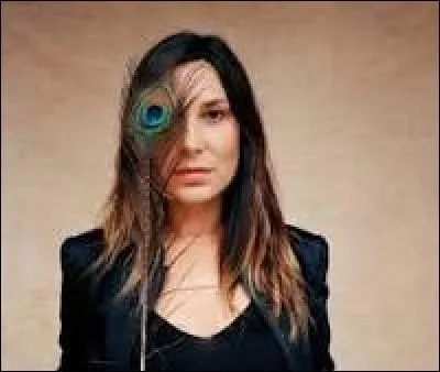 Elle a chanté "Rue de la paix". Qui est-ce ?