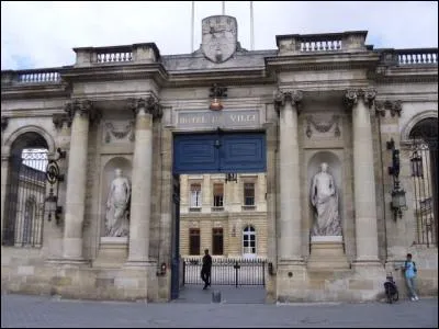 Michel de Montaigne a &eacute;t&eacute; maire de cette commune d'Aquitaine de 1581 &agrave; 1585.