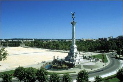 Quelle ville abrite la plus vaste place de France ?
