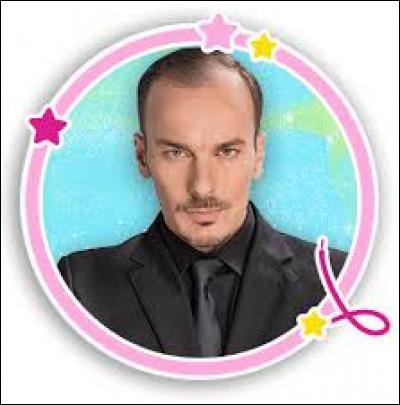 Quel est le nom de ce monsieur, l'assistant de Mme Betsown ?