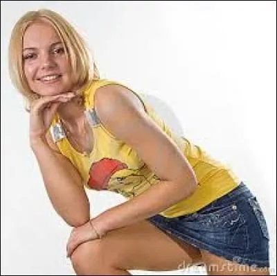 La jeune fille revient de la ferme pleine d'espoir jusqu'au pont du Jura.