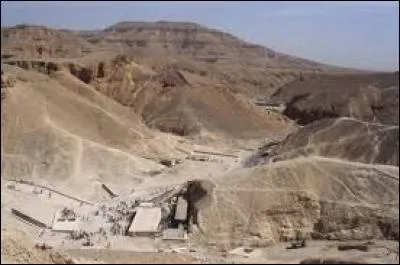 Dans quel pays est localisée la célèbre "vallée des rois", abritant de nombreuses tombes souterraines où reposent des rois ayant régné sur ce pays durant l'Antiquité ?