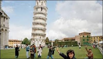 La tour la plus penchée, la tour de Pise. Dans quel pays est-elle ?