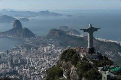 Le Christ Rédempteur se situe...