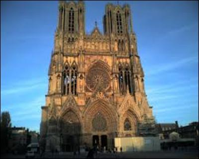 Donnez-moi la ville de ce monument ! (Le nom donnant la réponse, je ne l'énonce pas)