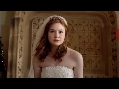 Combien de temps Amy a-t-elle attendu et avec qui se marie-t-elle ?