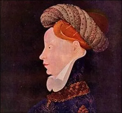 Si vous souhaitez davantage de sophistication, cette excentricité pourrait bien vous ravir, on vous remarquera, à la cour ! Vous pouvez même arborer des cornes.
Quel nom porte-t-elle ?