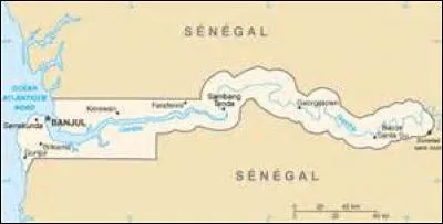 Lequel de ces pays forme une quasi-enclave du Sénégal ?