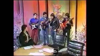 Le Père Noël "l'avait pas dû recevoir la lettre" et lui "a carrément amené peau d'balle". C'est-à-dire ?