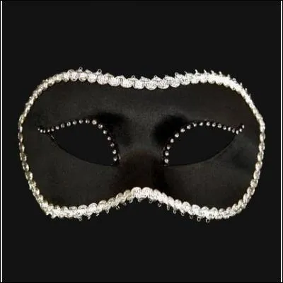 Quel nom d'animal désigne aussi un masque de velours ou de satin noir couvrant le pourtour des yeux ?