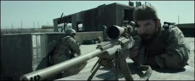American sniper. Quelle est l'arme de Kyle dans cet extrait ?