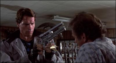 Terminator. Quand Schwarzy passe à l'armurerie, sous l'énorme laser, c'est un :